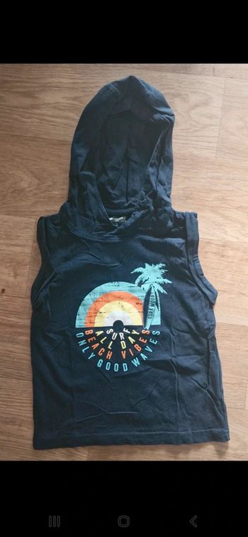 T shirt sans manches, à capuche orchestra 6 ans TBE