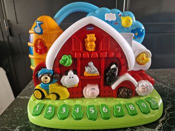Ferme musicale anglais/français en très bonne état CHICCO
