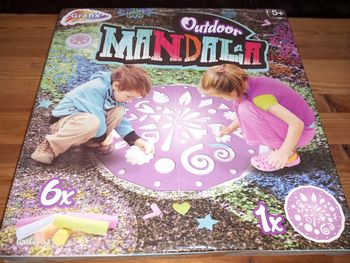 Kit de Dessin "Outdoor Mandala" Grafix - Craies de Trottoir et Pochoir