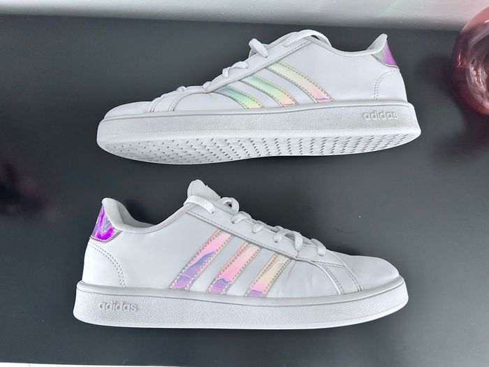Adidas sneakers blanches – Pointure 38 2/3 – Très bon état – Détails irisés - photo numéro 3