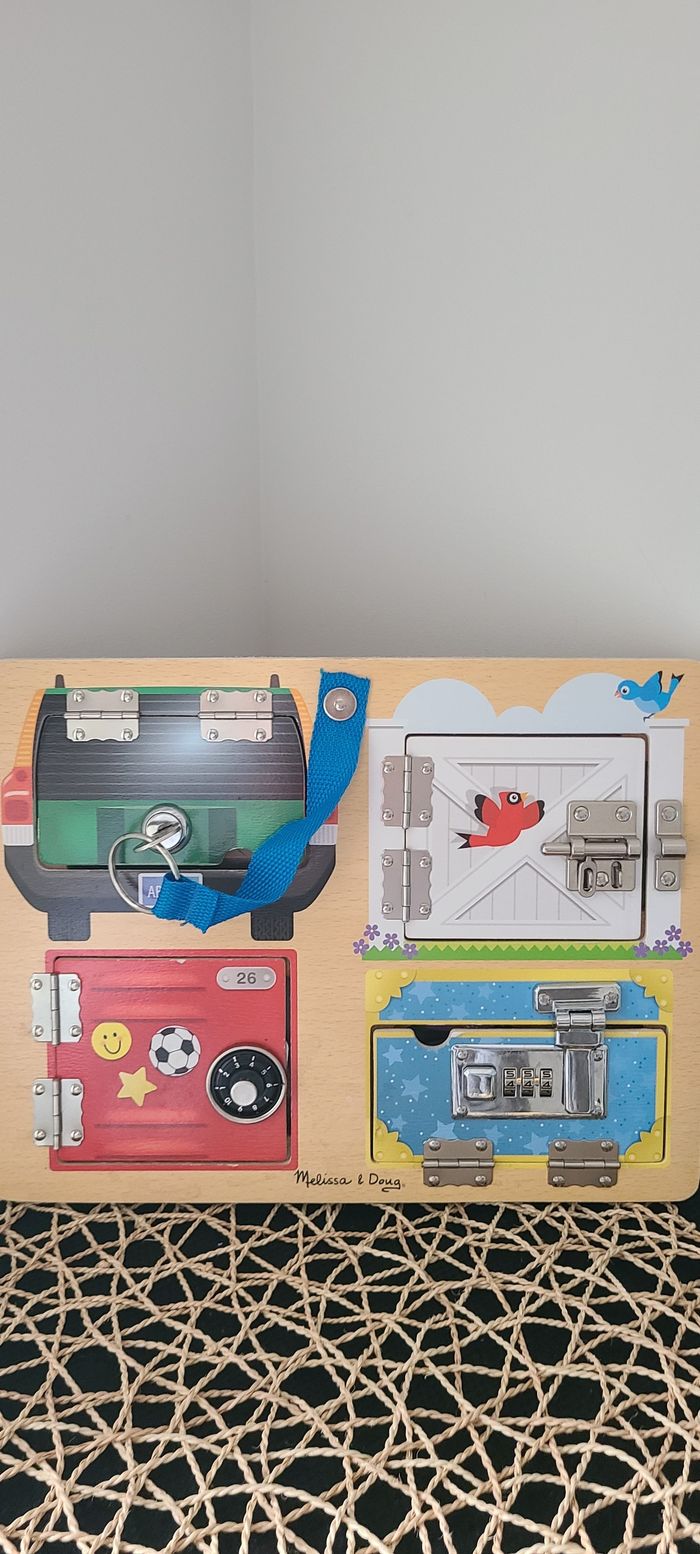 Jeu d'éveil Melissa & Doug Planche à serrures et verrous