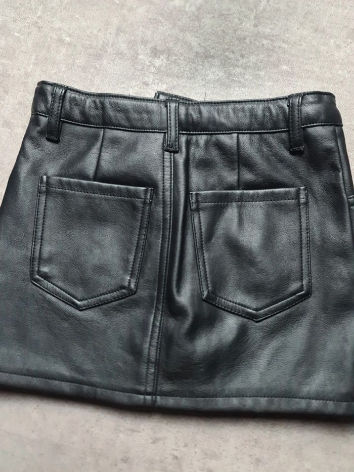 Jolie jupe simili cuir Marque kiabi Fille Taille 6 ans - photo numéro 2