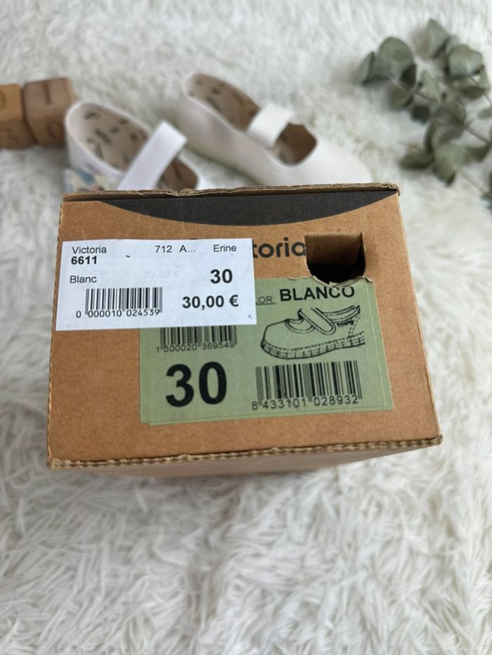 Paire de basket en toile blanche Victoria taille 30 - photo numéro 5