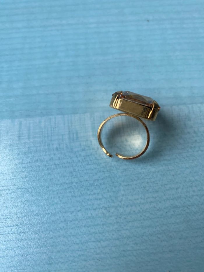 Bague cabochon doré ajustable - photo numéro 2
