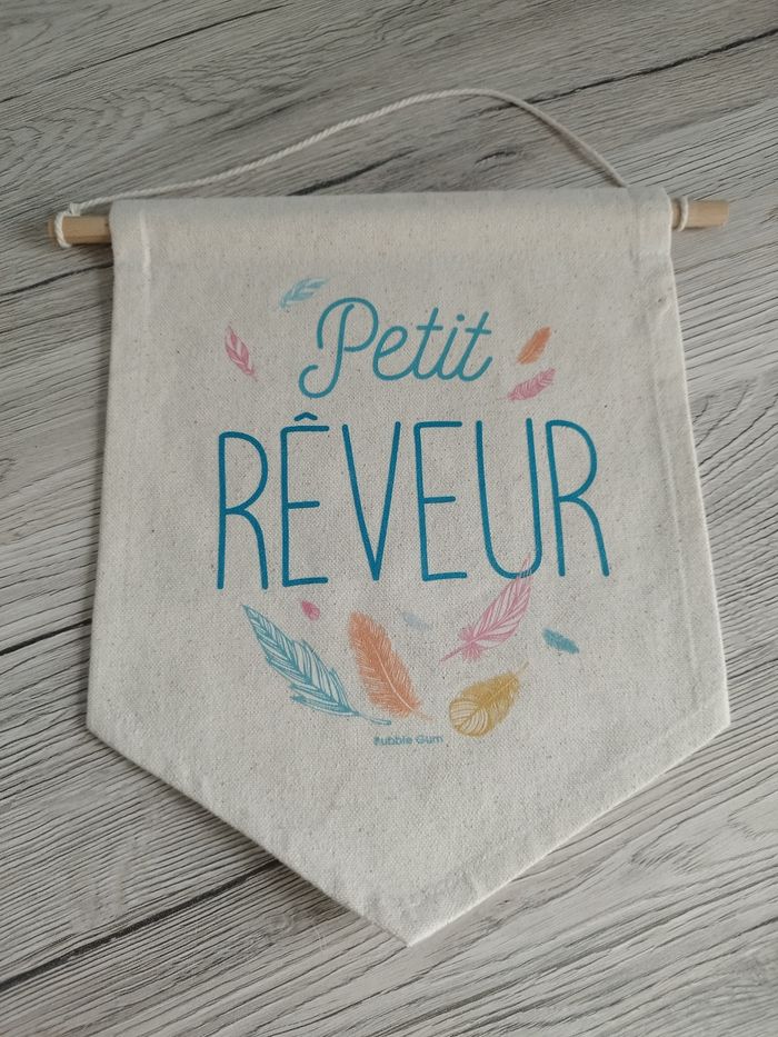 Bannière fanion pour décorer une chambre