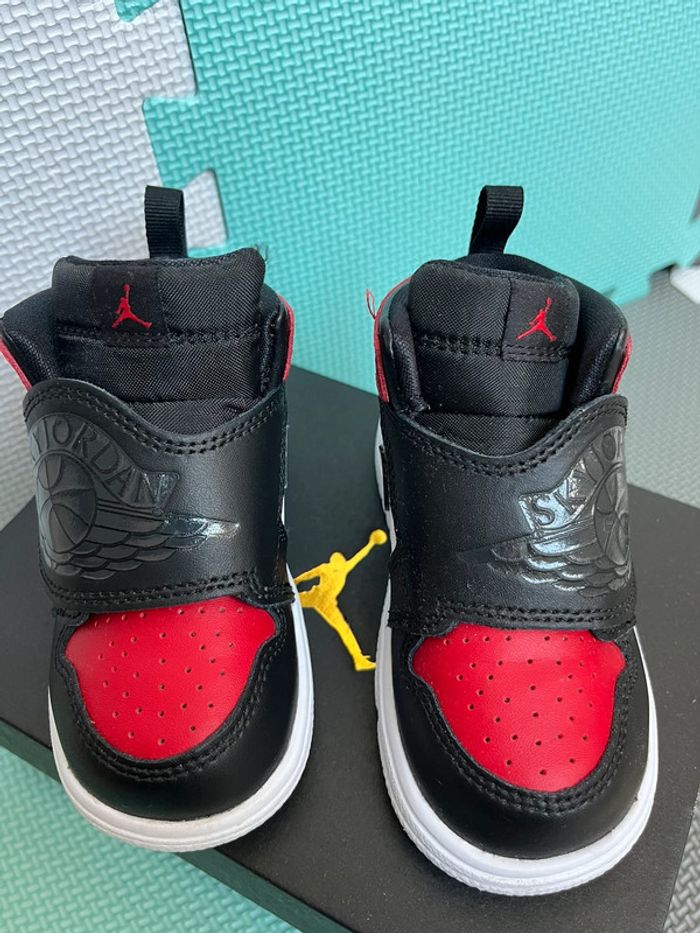 Jordan neuves taille 23,5 - photo numéro 2