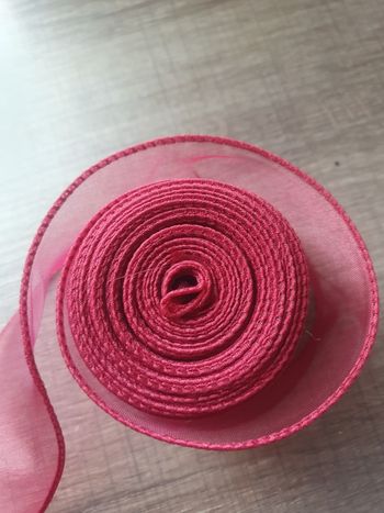 Ruban ondulé  organza  bordeau 9m