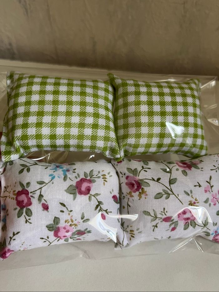 Lot de coussins pour barbie Neuf - photo numéro 2