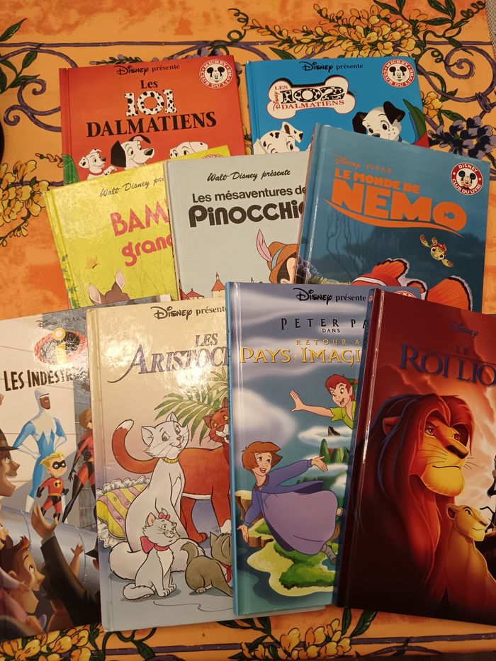 Lot de 9 livres Disney