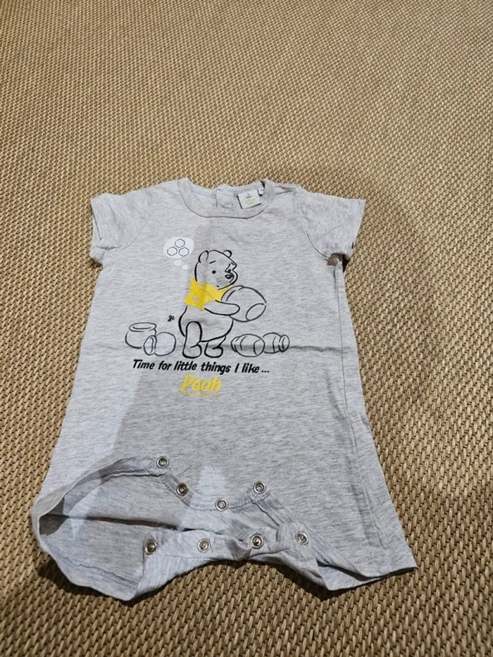 Combishort Winnie l'Ourson taille 6 mois