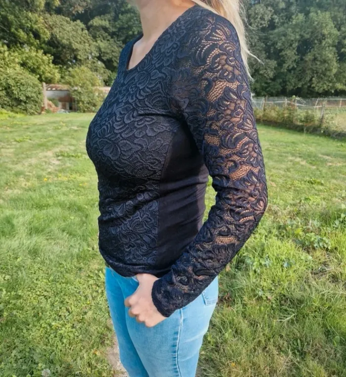 Magnifique haut manche longue en dentelle - Amisu - Taille 38/40 - photo numéro 4