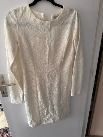 Robe blanc brodé taille M