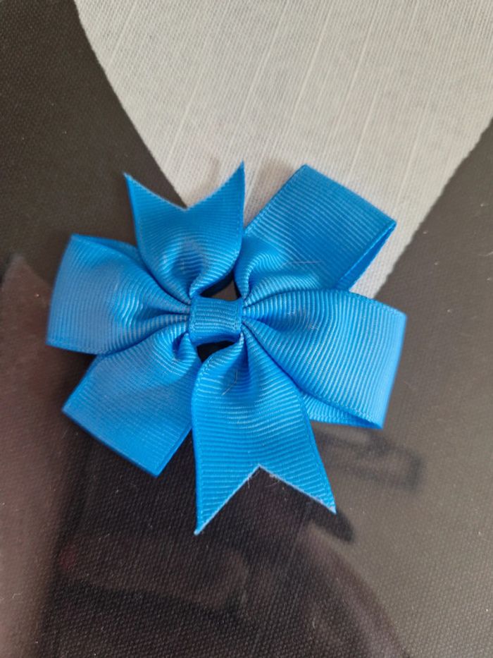 Pince barrette cheveux bébé enfant fille bleue pince crocodile