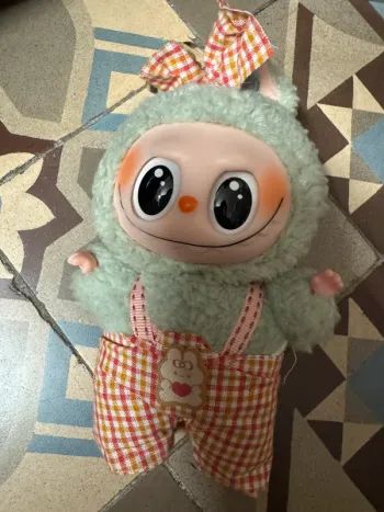 Peluche Labubu habillé