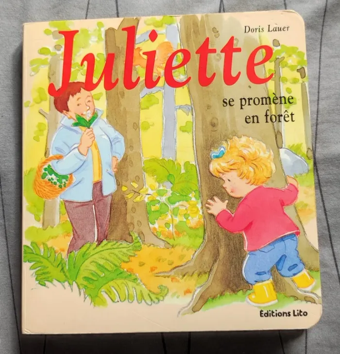 Juliette se promène en forêt