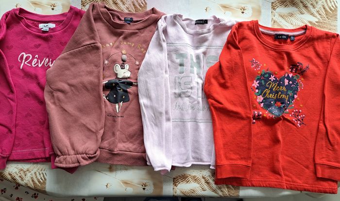 Lot pulls sweat-shirt