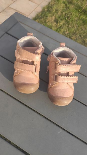 Chaussures bébé fille pointure 19