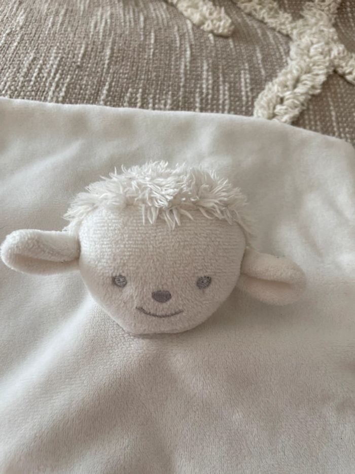 Peluche doudou plat 20cm Brioche mouton brebis agneau blanc très bon état - photo numéro 2