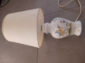 lampe de chevet ou autre blanche céramique décor peint à la main Serrailler à Moustiers Neuve