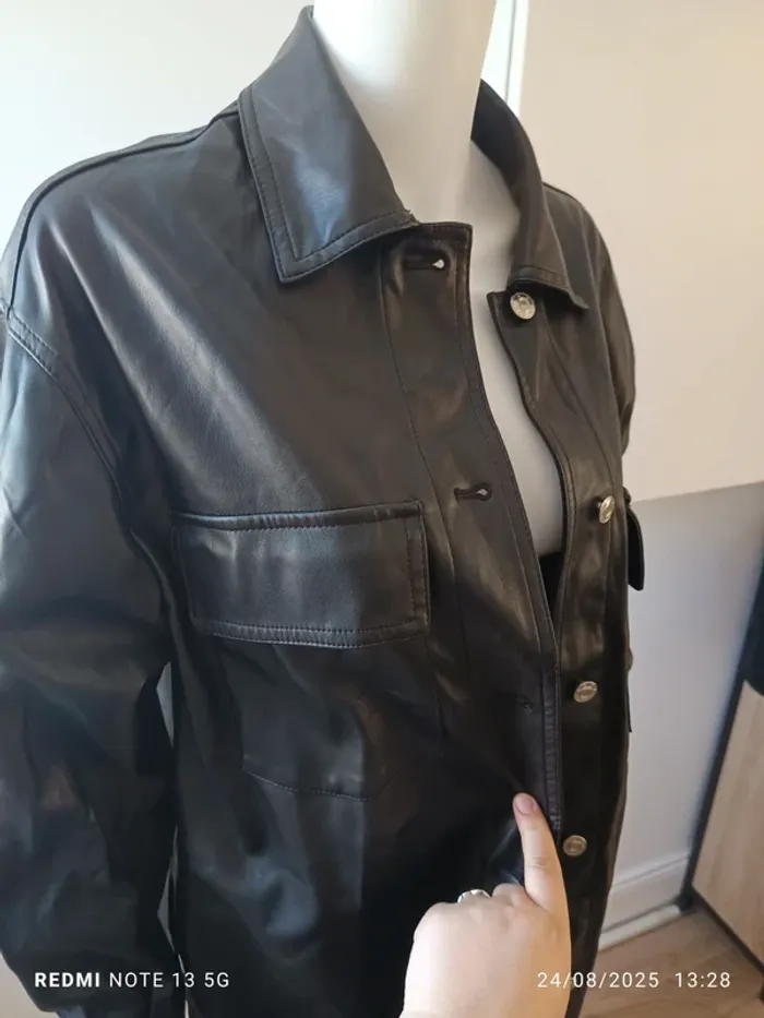 Magnifique veste simili cuir Bershka taille M - photo numéro 3