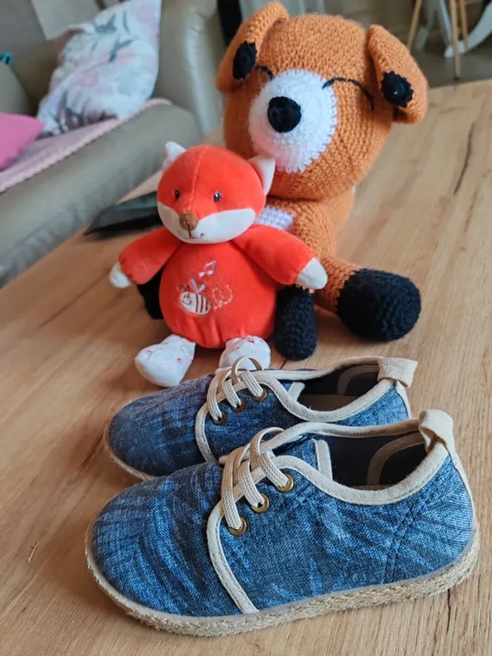 Chaussures espadrilles tbe peu portées 27 2 points noirs intérieurs cause étiquette collée kiabi - photo numéro 6