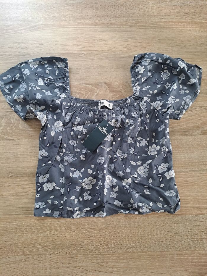Joli Crop top hollister en taille M - photo numéro 1