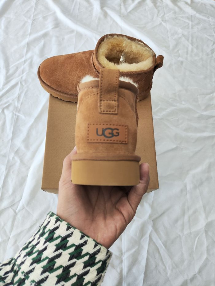 Bottes de neige Ugg mini  Taille : 37 - photo numéro 4