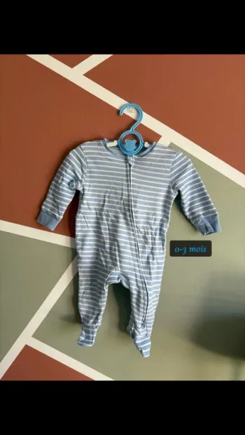 • Pyjama.