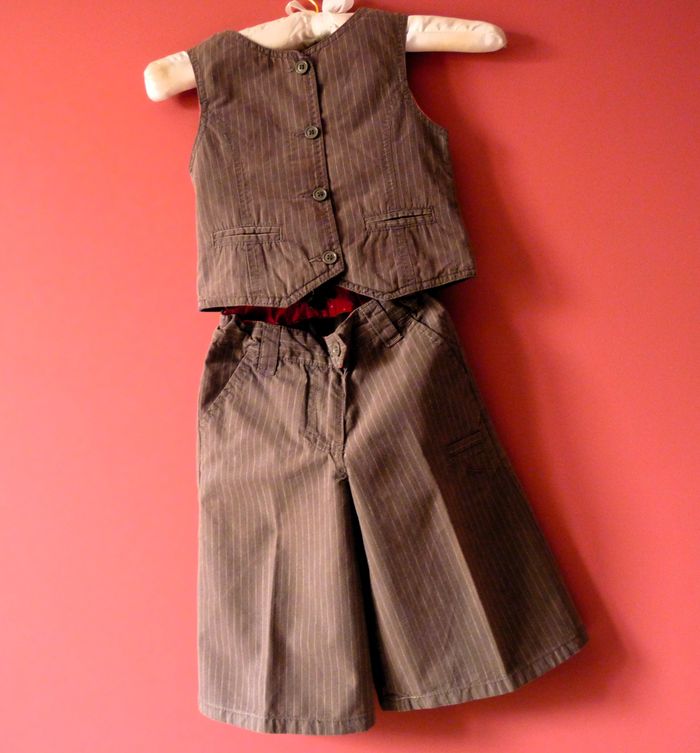 Ensemble tenue Fille Okaidi 4 ans pantacourt gilet 2 pièces marron TBE