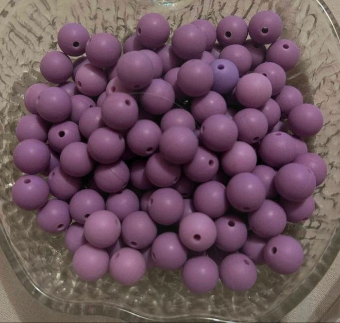 Perles rondes violettes