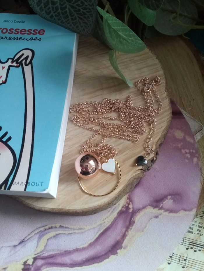 Joli collier sautoir BoLa + livre la grossesse - photo numéro 2
