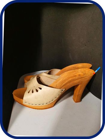 très belle sandale bois véritable cuir vintage taille 40