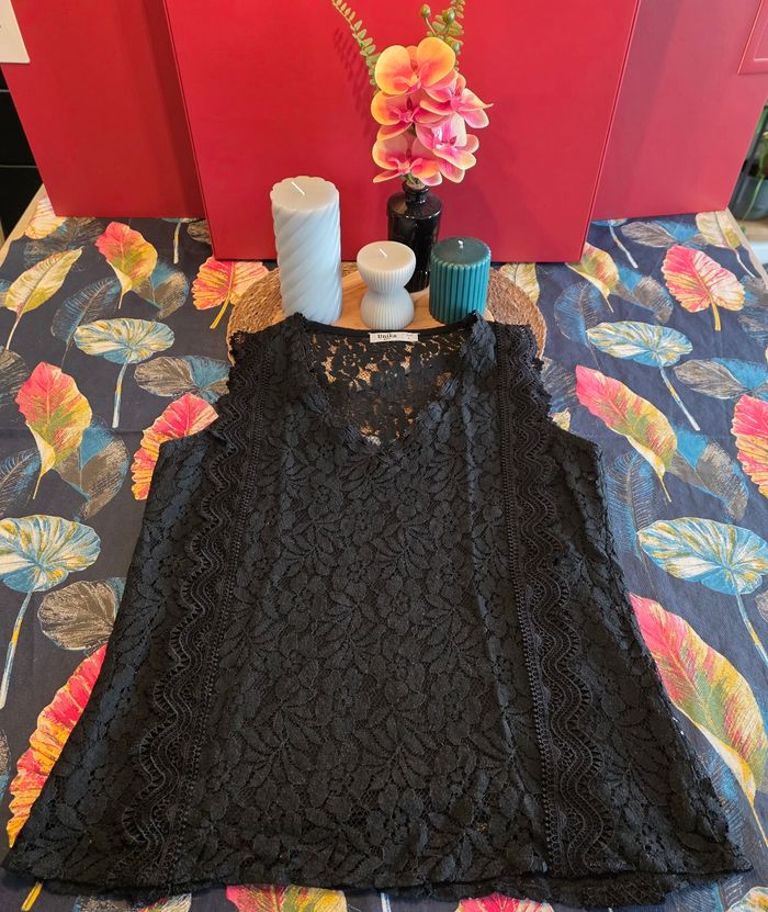 Tee-shirt sans manche en dentelle noir L