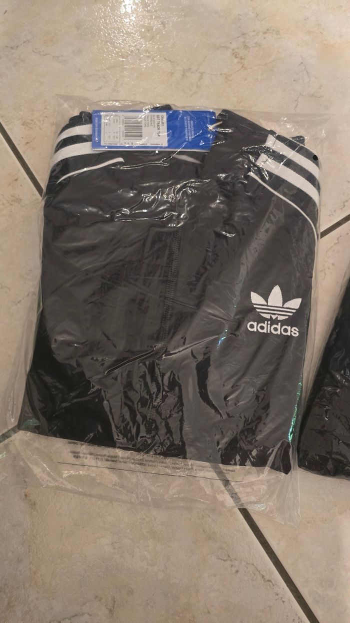 Neuf (non porté)🏷🥰🤩 survetement ADIDAS taille 10/11 ans unisex (ferme)🤩🥰 - photo numéro 7