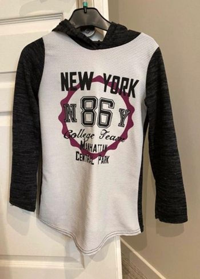 Tee-shirt à capuche