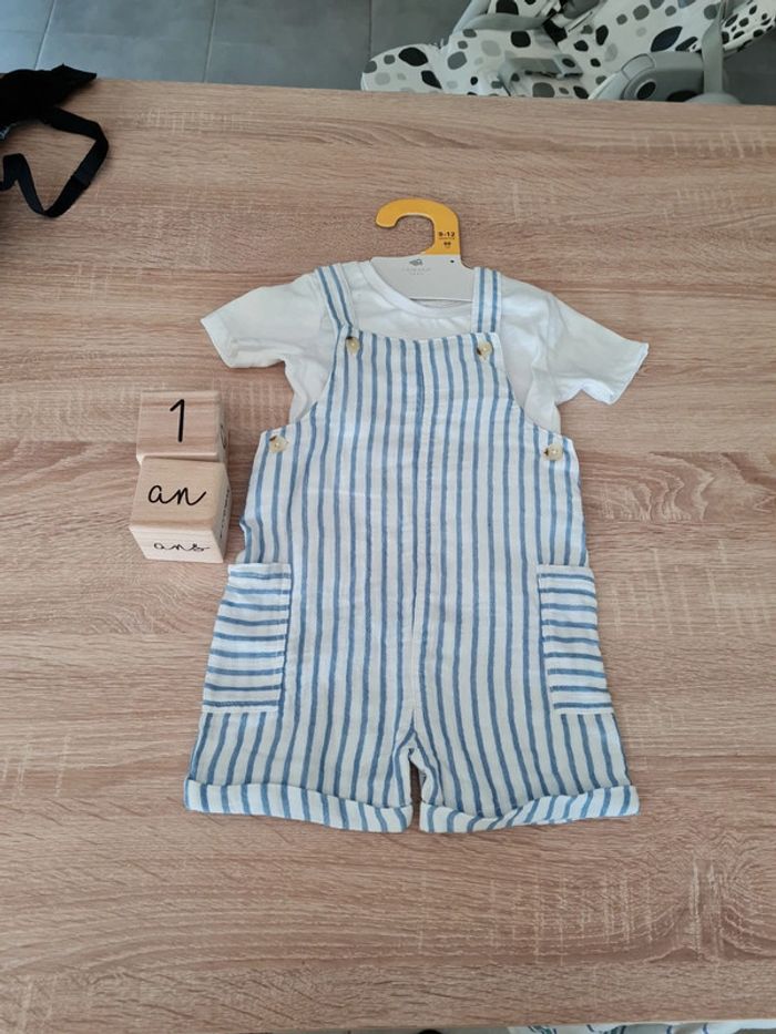 Ensemble salopette courte et Tee-shirt 12 mois