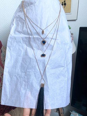 Très jolis collier sautoir fantaisie