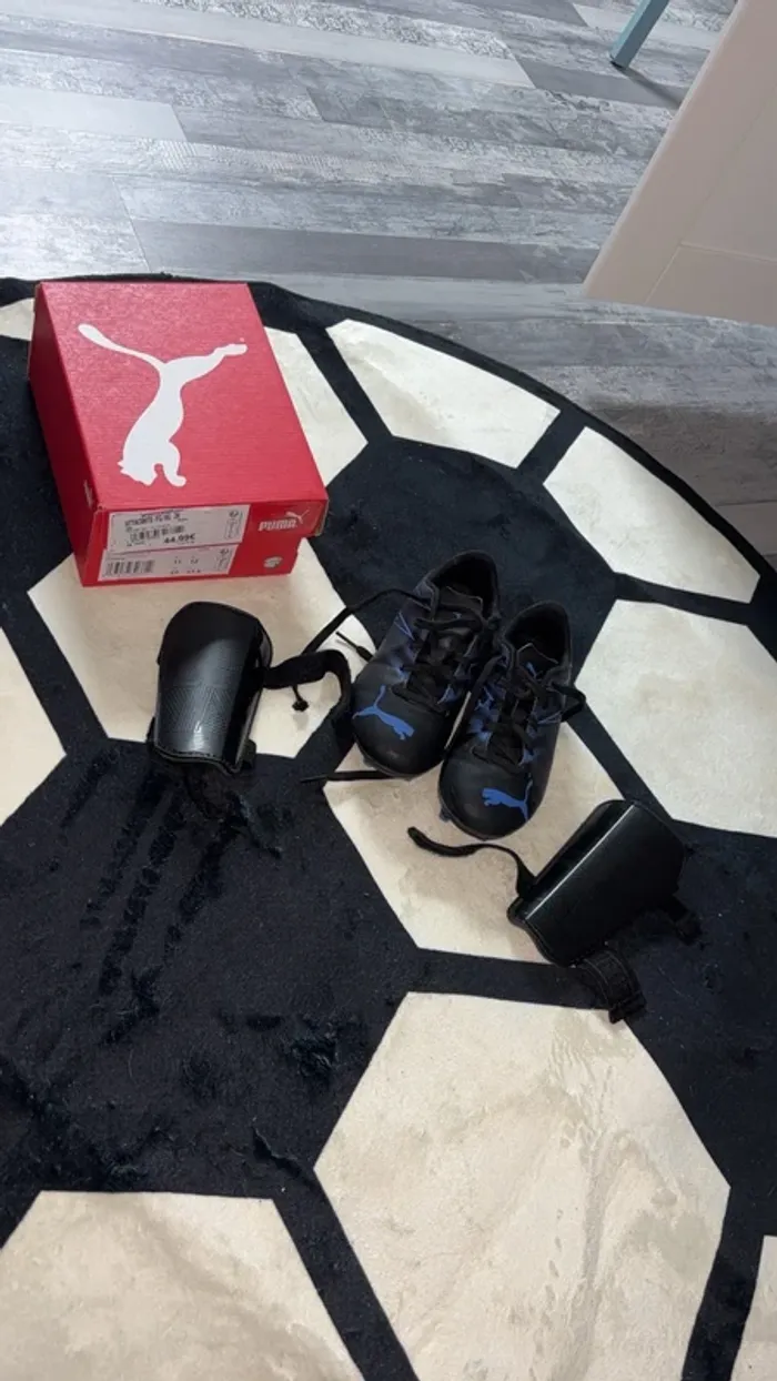 Chaussures de foot + protège tibia - photo numéro 2