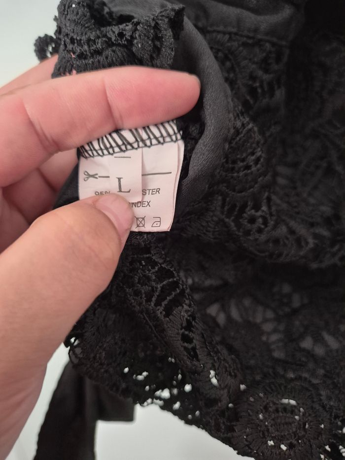 Magnifique top court dos nu et transparent en dentelle taille 40 - photo numéro 5