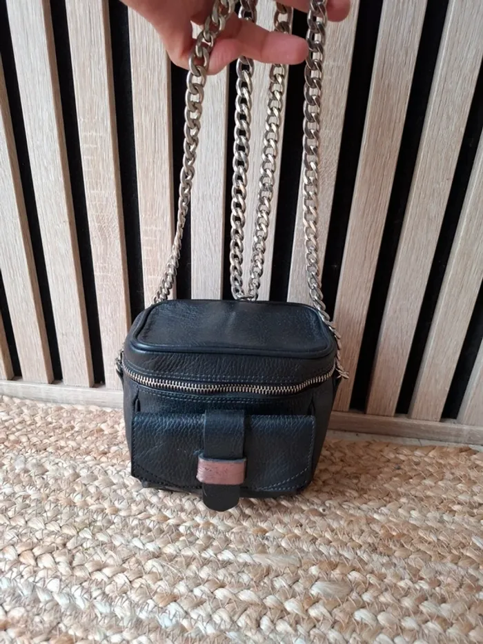 Petit sac noir bandoulière chaîne argentée. - photo numéro 2