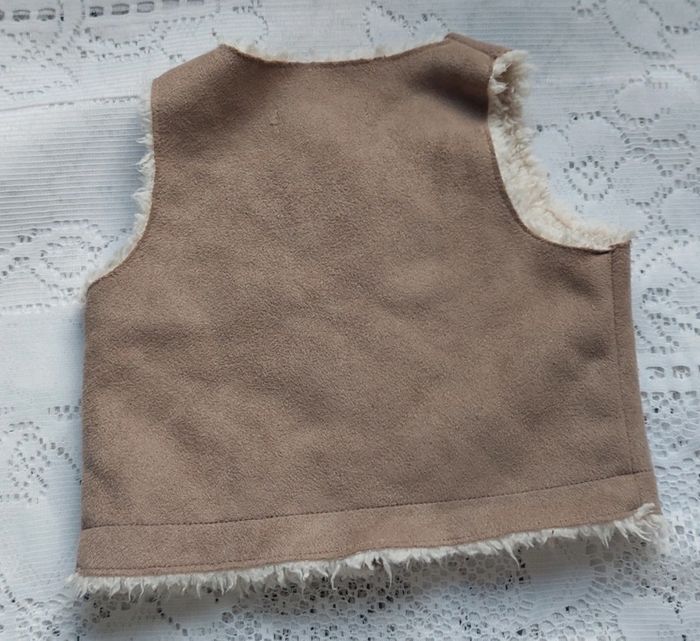 Boléro en velour beige boutonné, Kitchoun, neuf, taille 1 mois - photo numéro 2