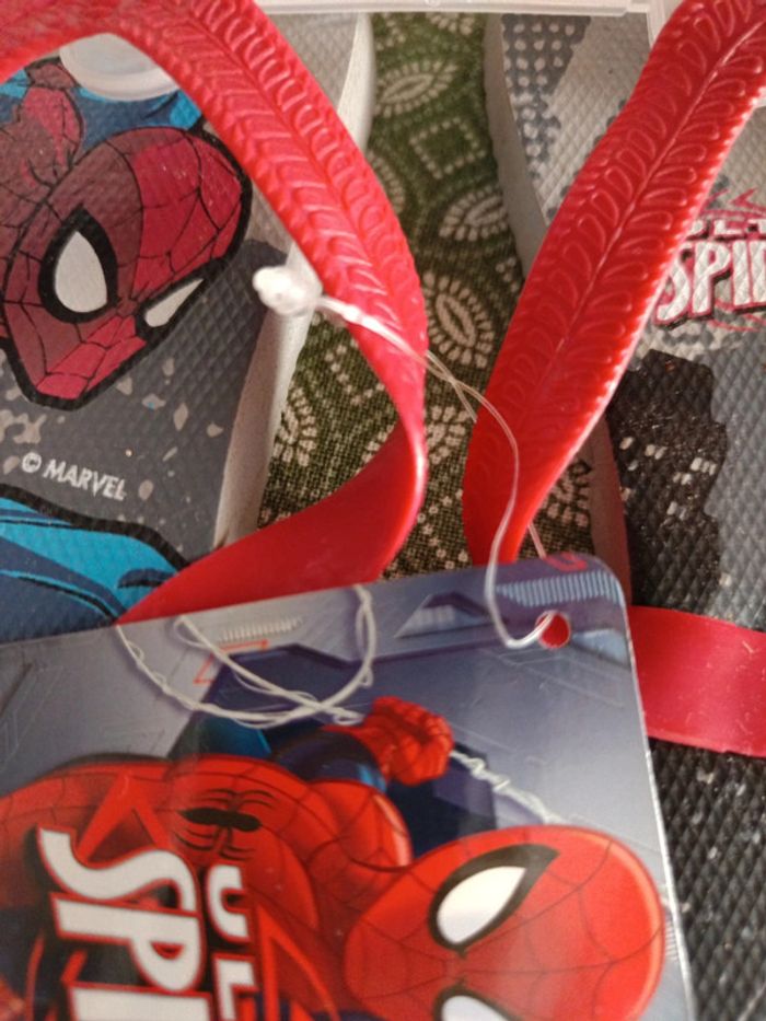 Paire de claquettes neuves Spiderman taille 25/26 - photo numéro 6
