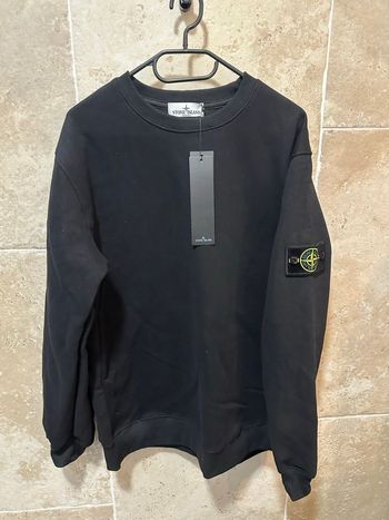 Pull noir stone