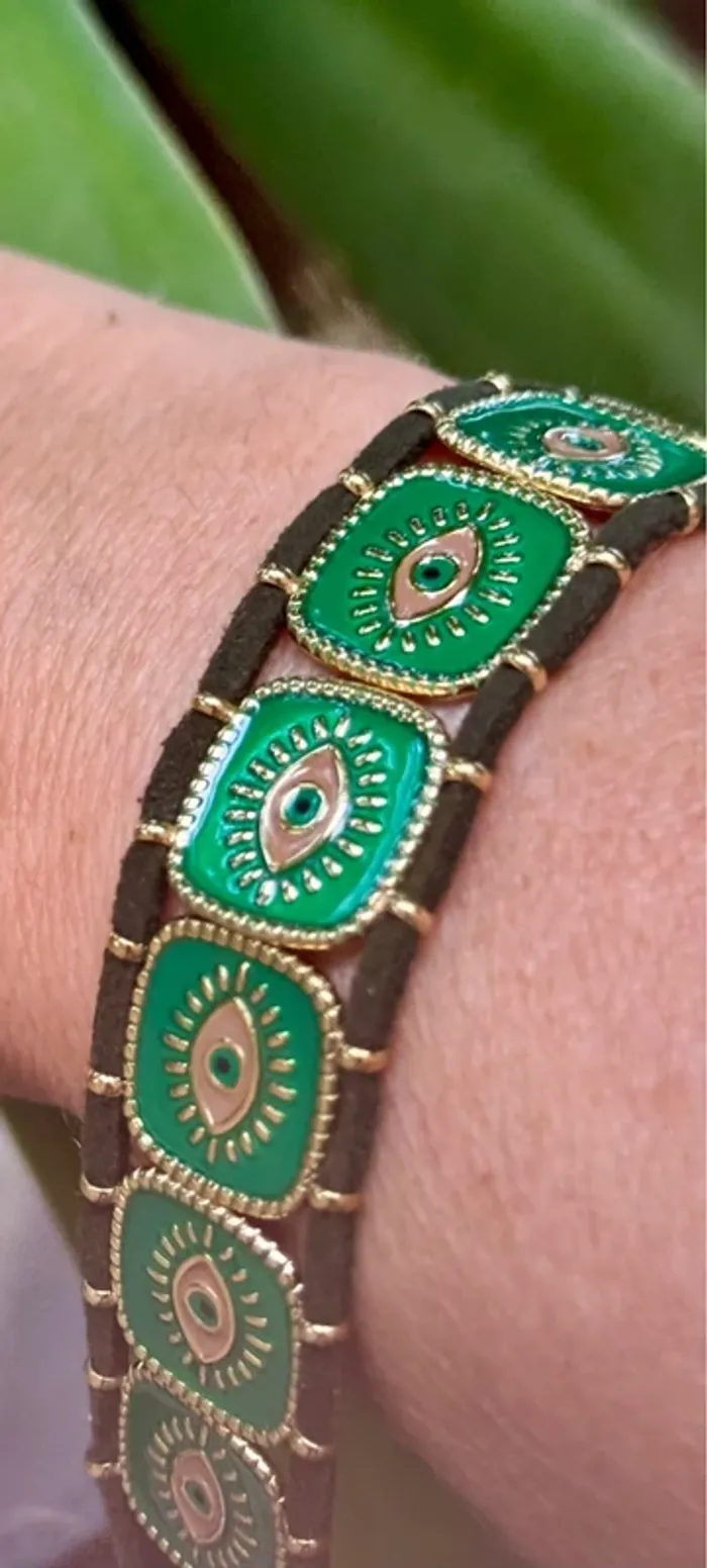 Bracelet manchette Réversible acier inoxydable or cordon vert médailles  carrés or ils - photo numéro 5