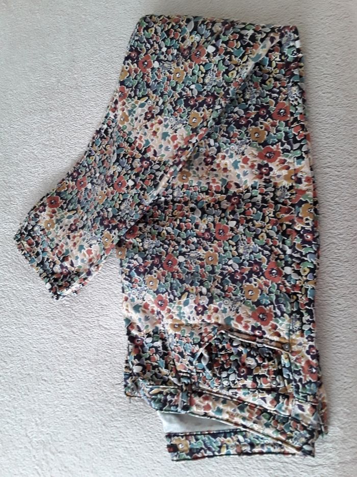 Pantalon fleurs - photo numéro 2