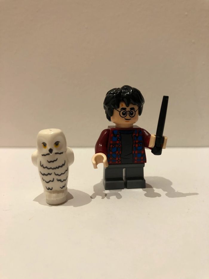 Figurine type lego Harry Potter et sa chouette Edwige. Harry Potter