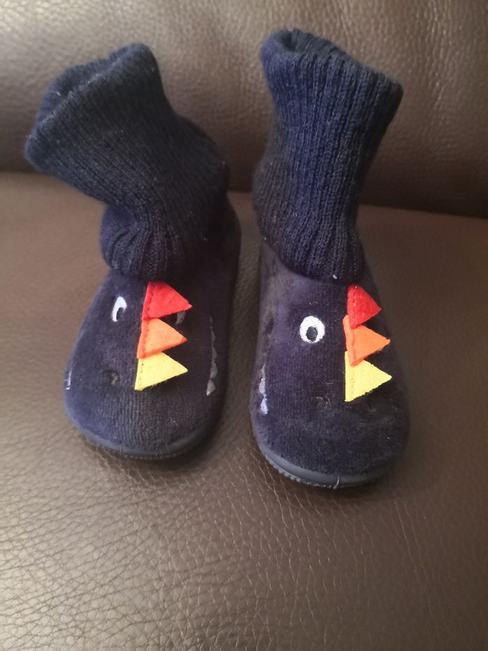 Chaussons dinausores taille 19