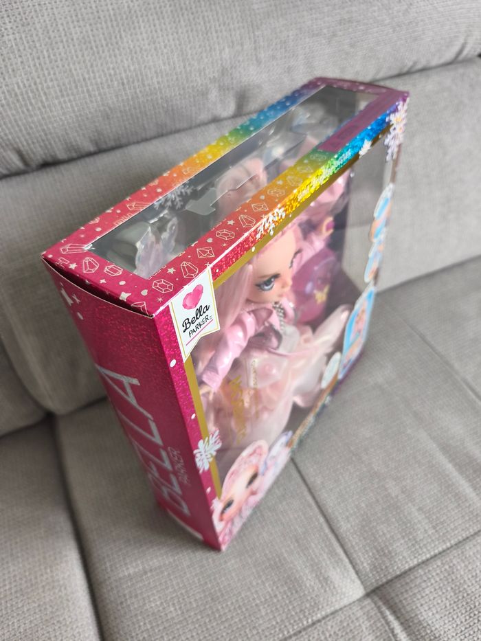 Poupée winter wonderland rainbow Bella neuve - photo numéro 3