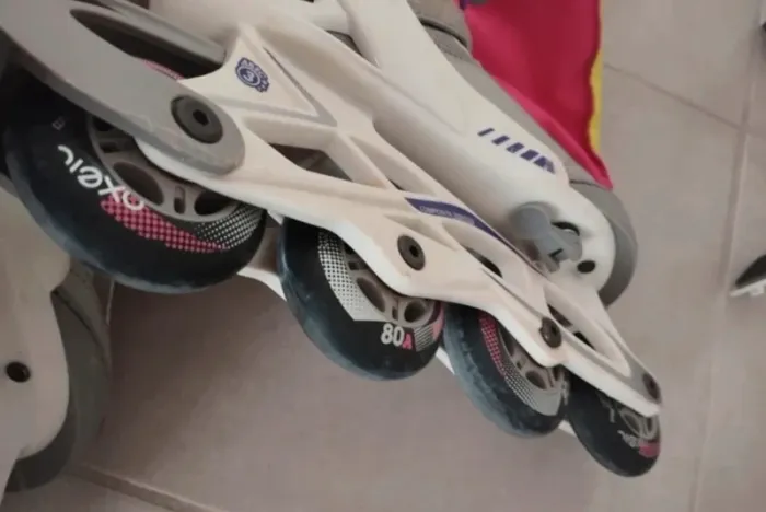 Rollers enfants Oxelo + protections + housse – parfait état ! - photo numéro 9
