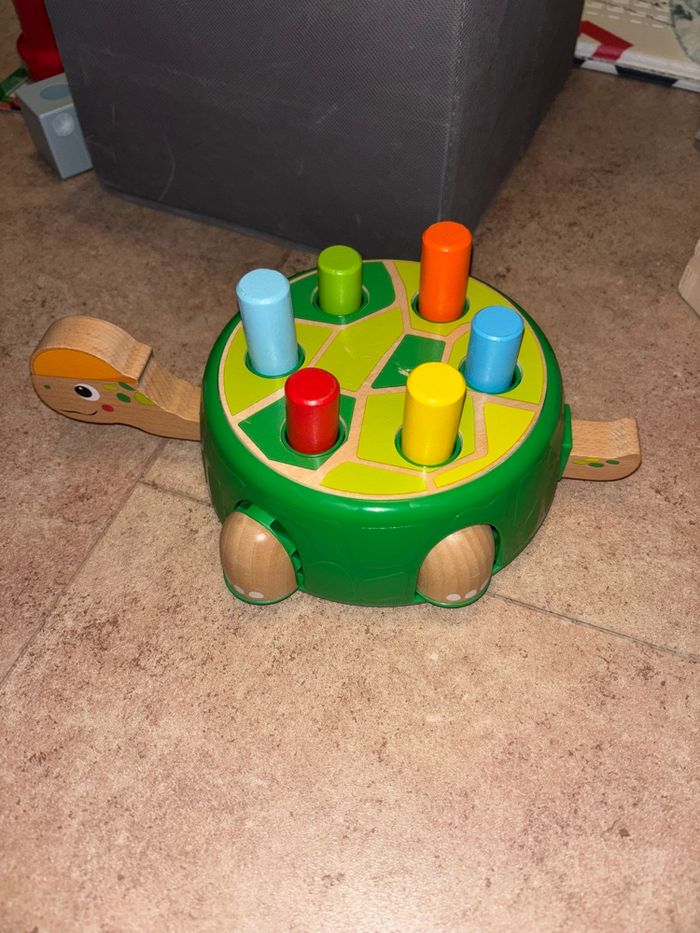 Jouet en bois à marteler tortue